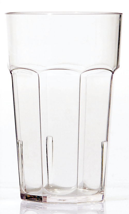Bicchiere in policarbonato. Diametro 8 cm. Altezza 13.5 cm. Capacita' 660 ml.
